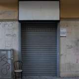 ...su cui sono mestamente attaccati, da anni, cartelli di �vendesi� e �affittasi�